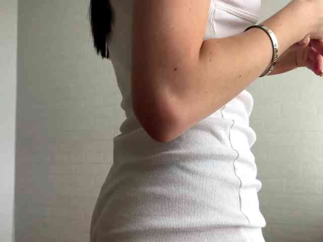 LeontineCuffie webcam