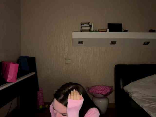 LeontineCuffie webcam