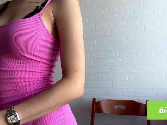 LeontineCuffie webcam