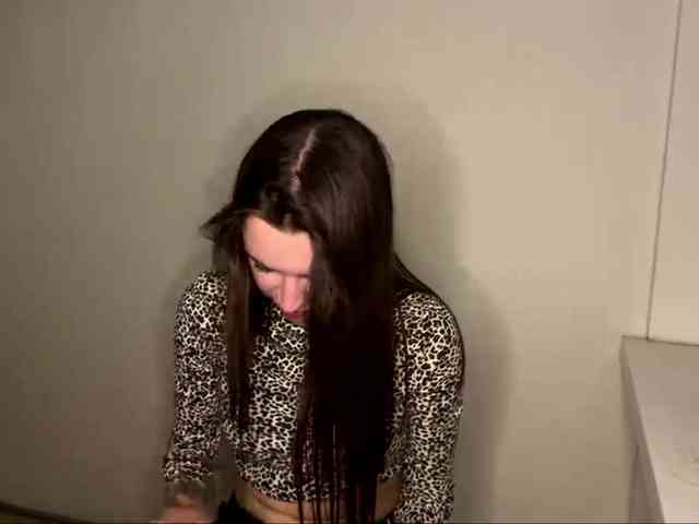 LeontineCuffie webcam