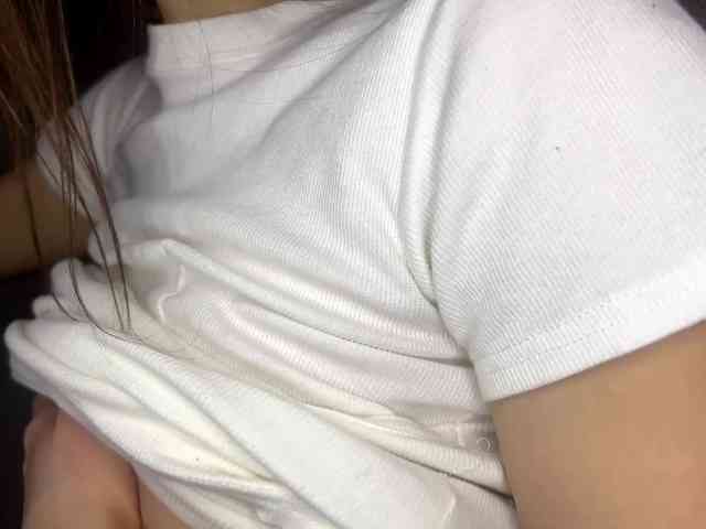 LeontineCuffie webcam