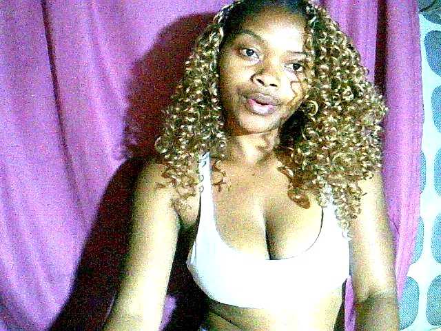 Nadia007, une amatrice française avec qui discuter et avoir du sexe