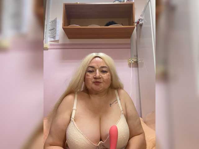 SVETIKBOMBOCHKA's BongaCams show and profile