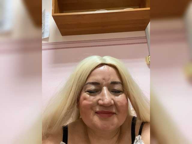 SVETIKBOMBOCHKA's BongaCams show and profile