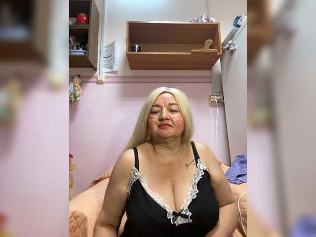 SVETIKBOMBOCHKA's BongaCams show and profile