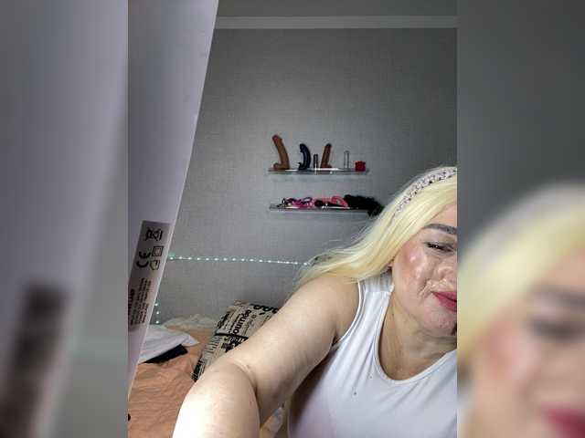 SVETIKBOMBOCHKA's BongaCams show and profile