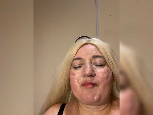 SVETIKBOMBOCHKA's BongaCams show and profile