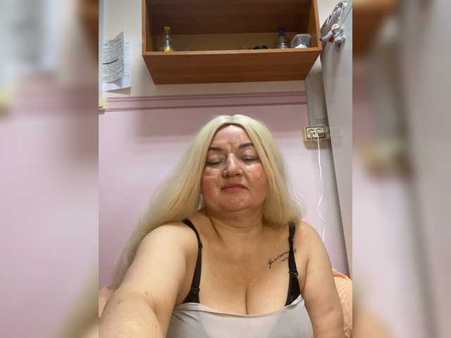 SVETIKBOMBOCHKA's BongaCams show and profile