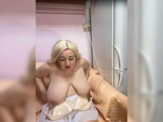 SVETIKBOMBOCHKA's BongaCams show and profile