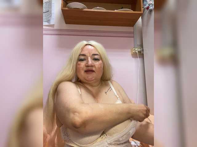 SVETIKBOMBOCHKA's BongaCams show and profile