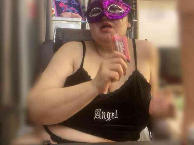 SVETIKBOMBOCHKA webcam