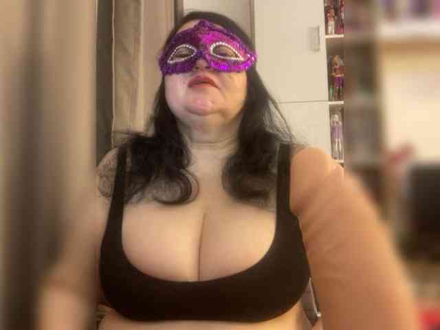 SVETIKBOMBOCHKA webcam