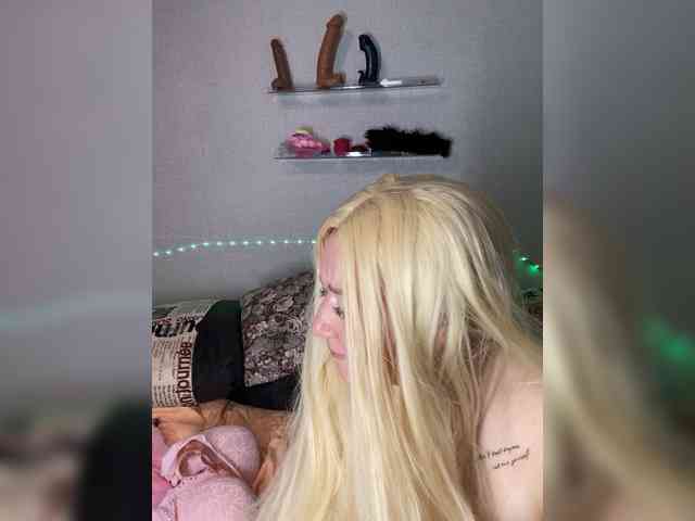 SVETIKBOMBOCHKA Live Webcam on BongaCams