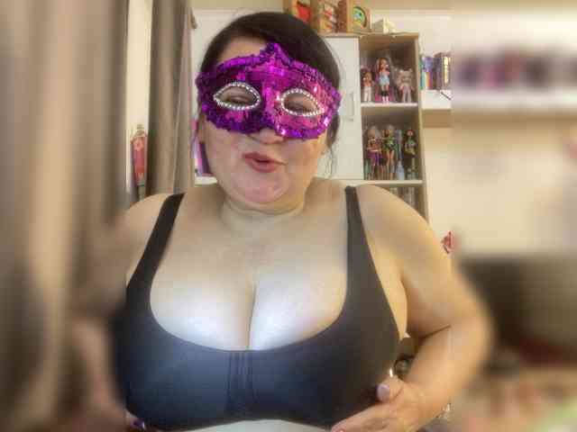 SVETIKBOMBOCHKA webcam