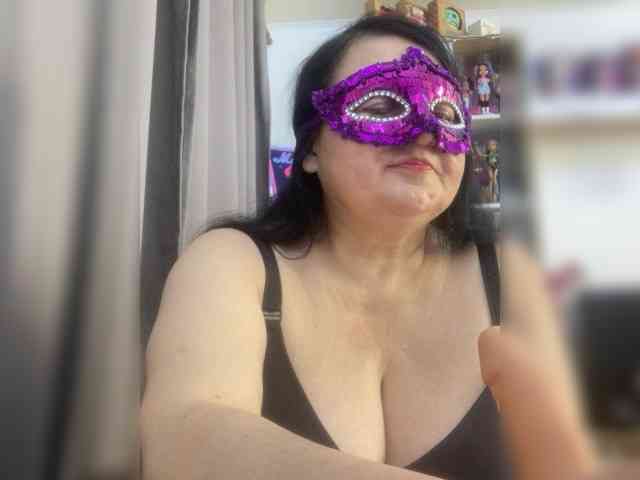 SVETIKBOMBOCHKA webcam