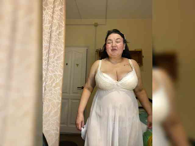 SVETIKBOMBOCHKA Live Webcam on BongaCams