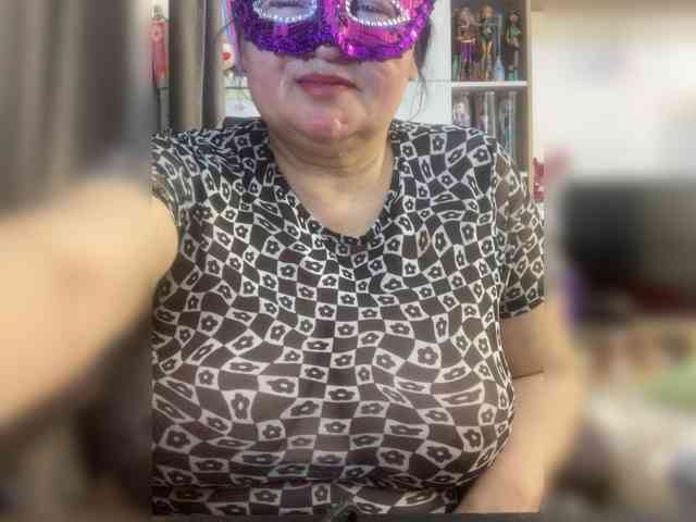 SVETIKBOMBOCHKA webcam