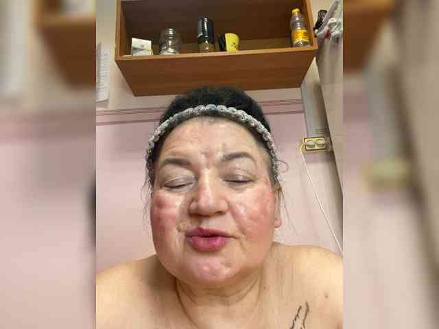 SVETIKBOMBOCHKA Live Webcam on BongaCams