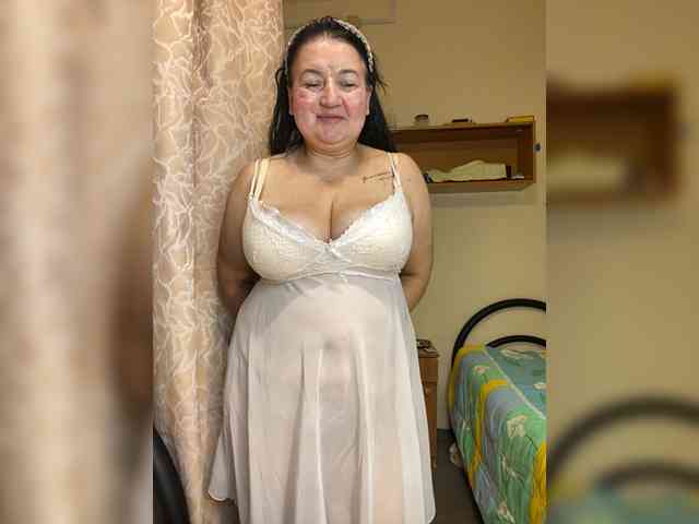 SVETIKBOMBOCHKA Live Webcam on BongaCams