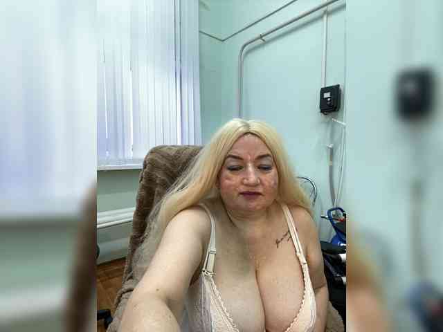 SVETIKBOMBOCHKA Live Webcam on BongaCams