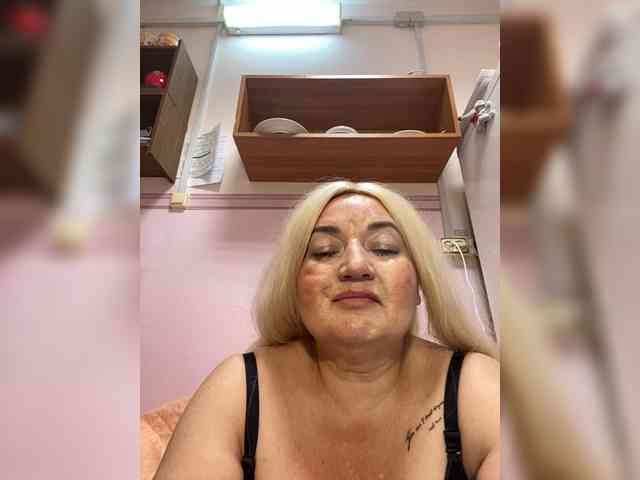 SVETIKBOMBOCHKA Live Webcam on BongaCams