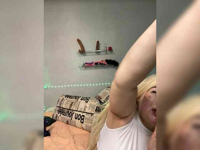 SVETIKBOMBOCHKA Live Webcam on BongaCams