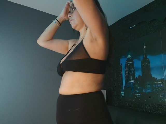 Sofli-bloom webcam bongacams model stream image