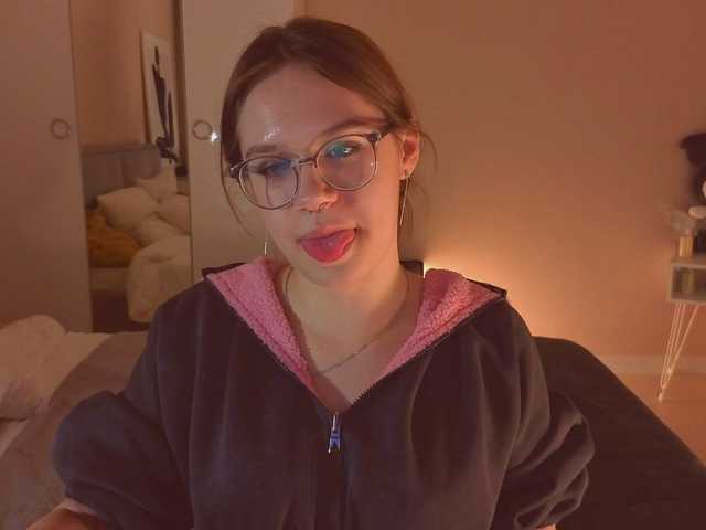 MiaLuw's BongaCams show and profile