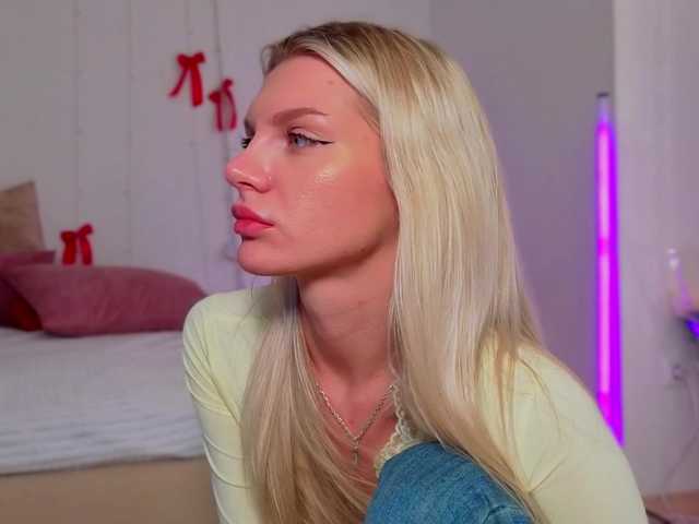 NicoleHampton's BongaCams show and profile