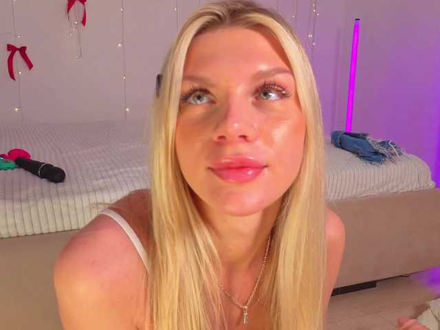 NicoleHampton's BongaCams show and profile