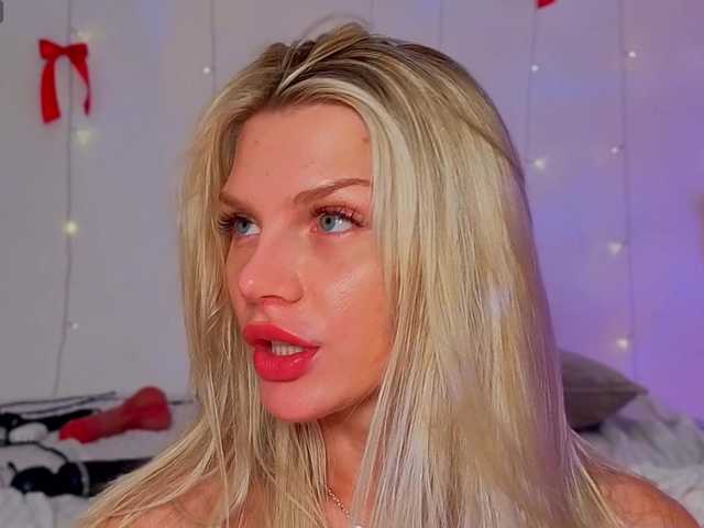 NicoleHampton's BongaCams show and profile