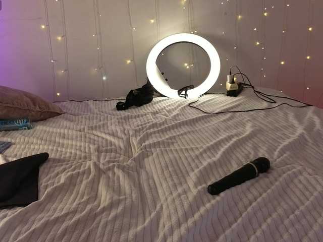 NicoleHampton's BongaCams show and profile