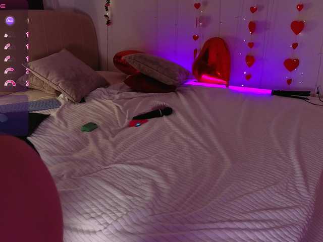 NicoleHampton's BongaCams show and profile