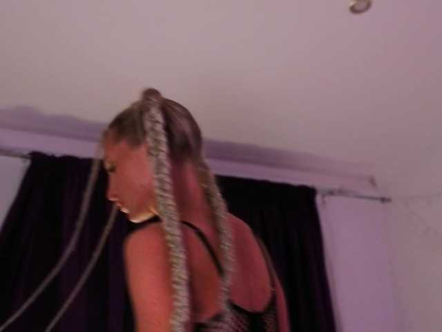 NicoleHampton's BongaCams show and profile