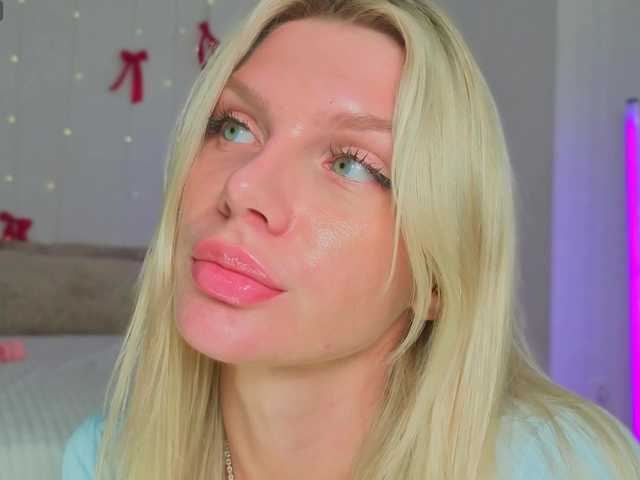 NicoleHampton's BongaCams show and profile