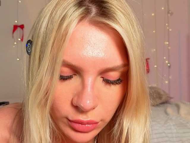 NicoleHampton's BongaCams show and profile