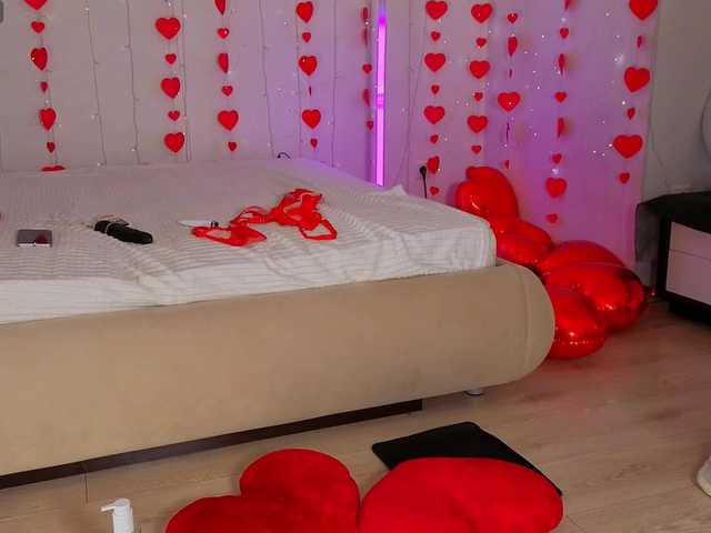 NicoleHampton's BongaCams show and profile