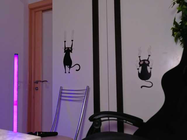 NicoleHampton's BongaCams show and profile