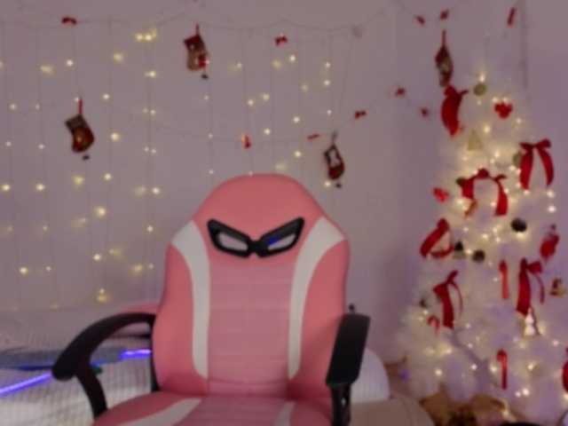 NicoleHampton's BongaCams show and profile