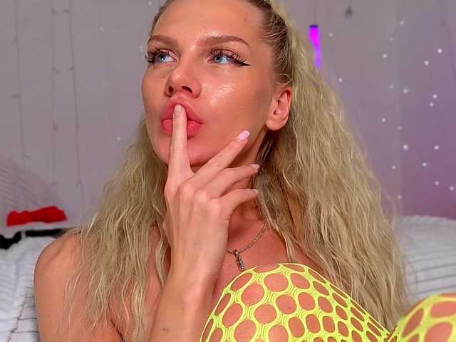 NicoleHampton's BongaCams show and profile