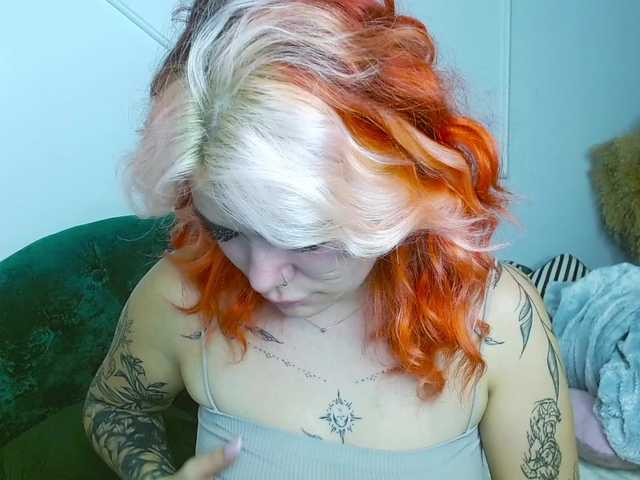 lada-love – webcam model profile photo