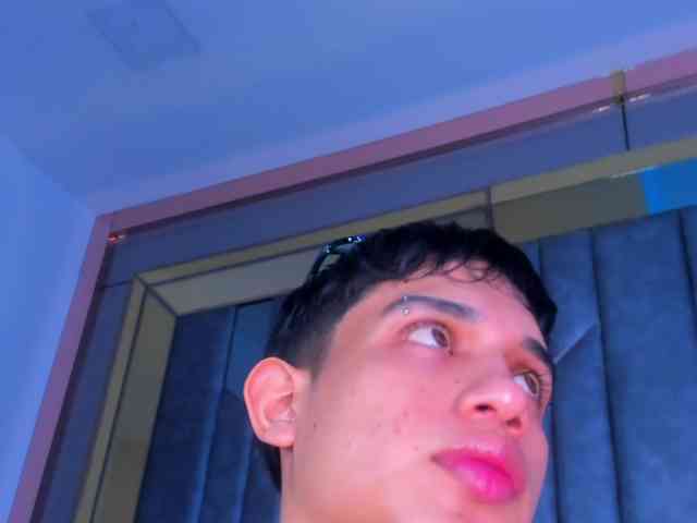 sebax-00 Live Webcam on BongaCams