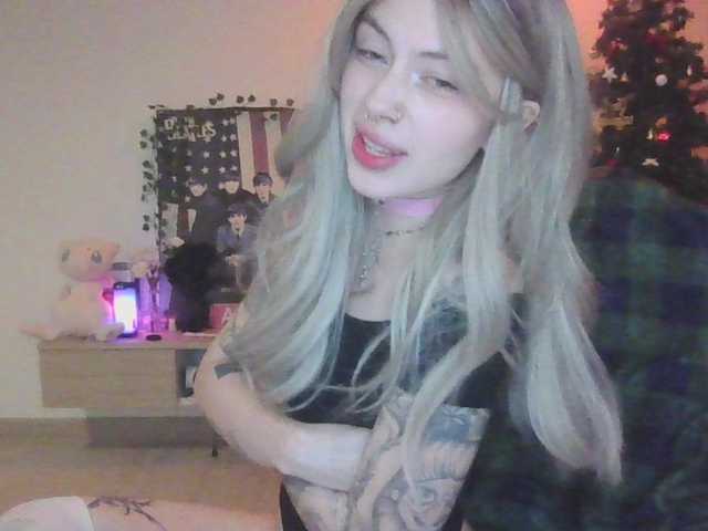 EmilyFlowers's BongaCams show and profile