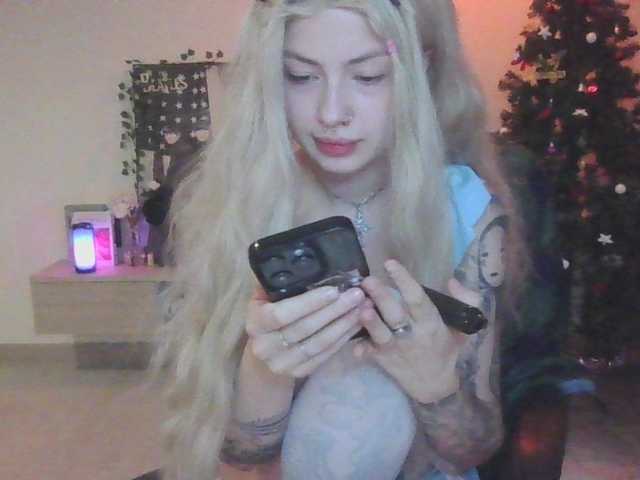 EmilyFlowers live cam