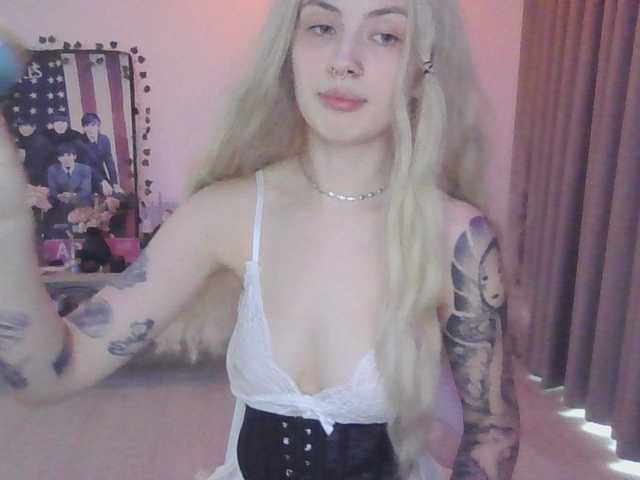 EmilyFlowers's BongaCams show and profile