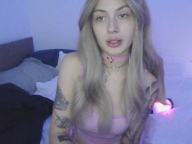 EmilyFlowers's BongaCams show and profile