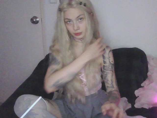 EmilyFlowers – webcam model profile photo