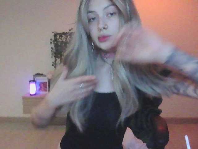 EmilyFlowers's BongaCams show and profile