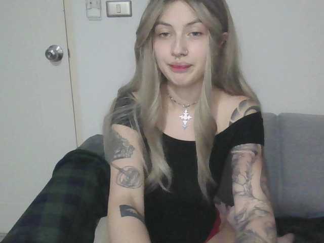 EmilyFlowers live cam