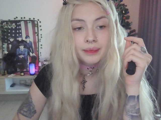 EmilyFlowers's BongaCams show and profile